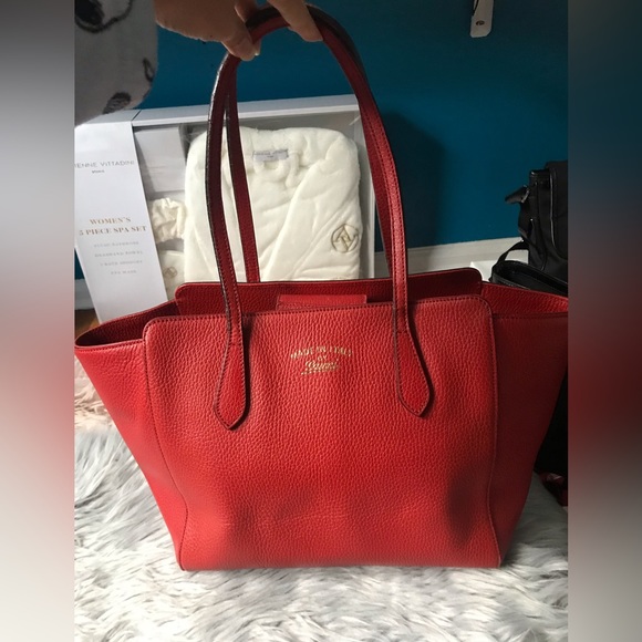 Gucci Handbags - Gucci swing red tote
